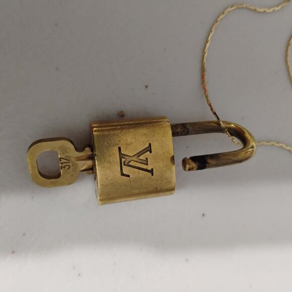 Louis Vuitton gold tone brass lock and key on 18" chain #317 - Picture 5 of 5